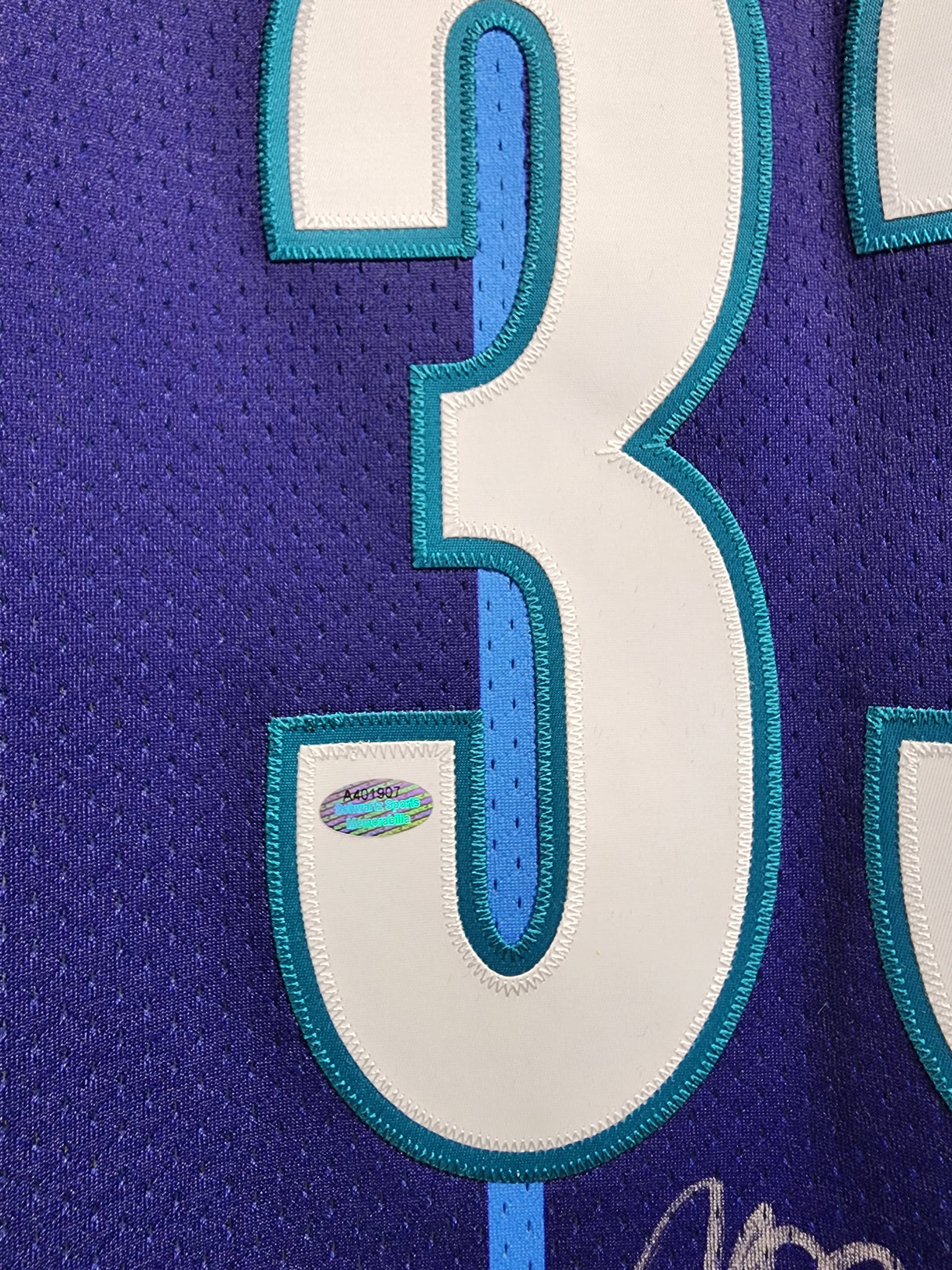Alonzo Mourning Hornets Signed Jersey